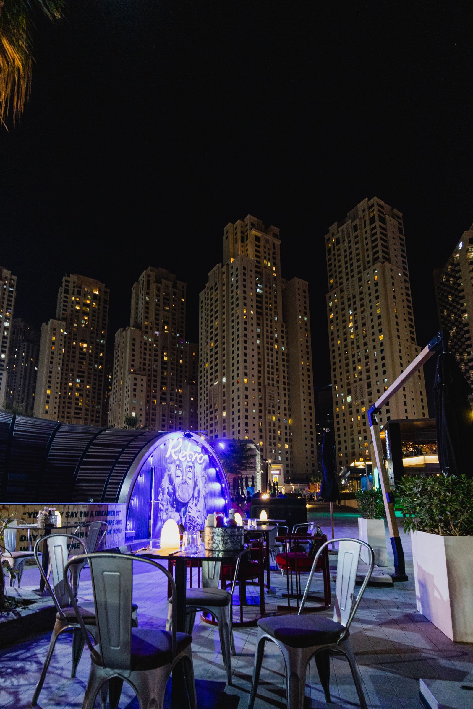 Dubai Después de Oscurecer: Los Barrios Donde la Gastronomía y el Valor Inmobiliario se Encuentran